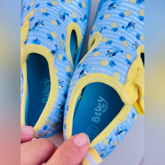 Ground Up Bluey Girl's Easy Pull On Take off Hook & Loop Water Shoe 11-12 - Picture 7 of 8